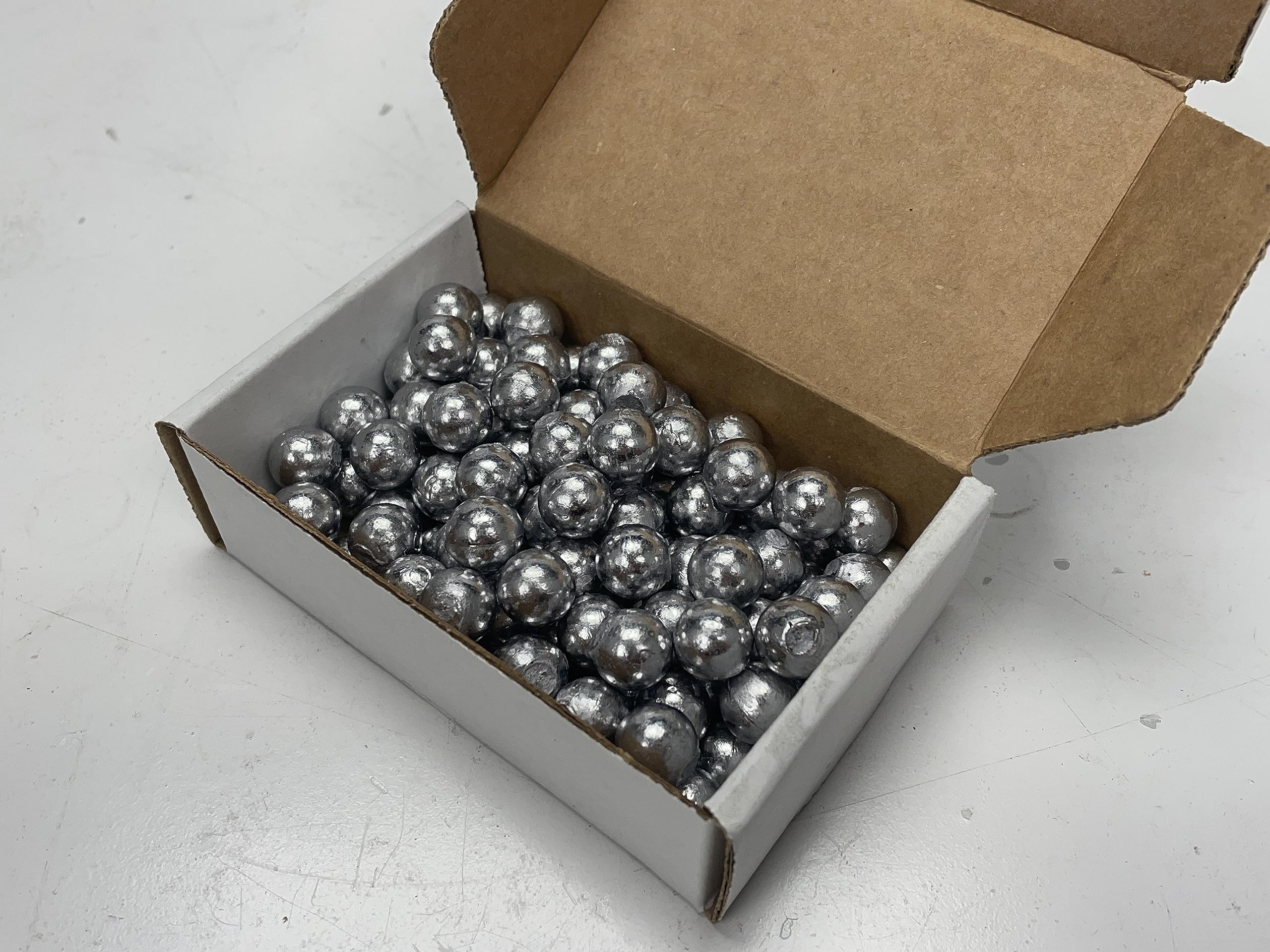 Front view of Air Venturi Seneca packaging highlighting the 100-count pellet quantity.