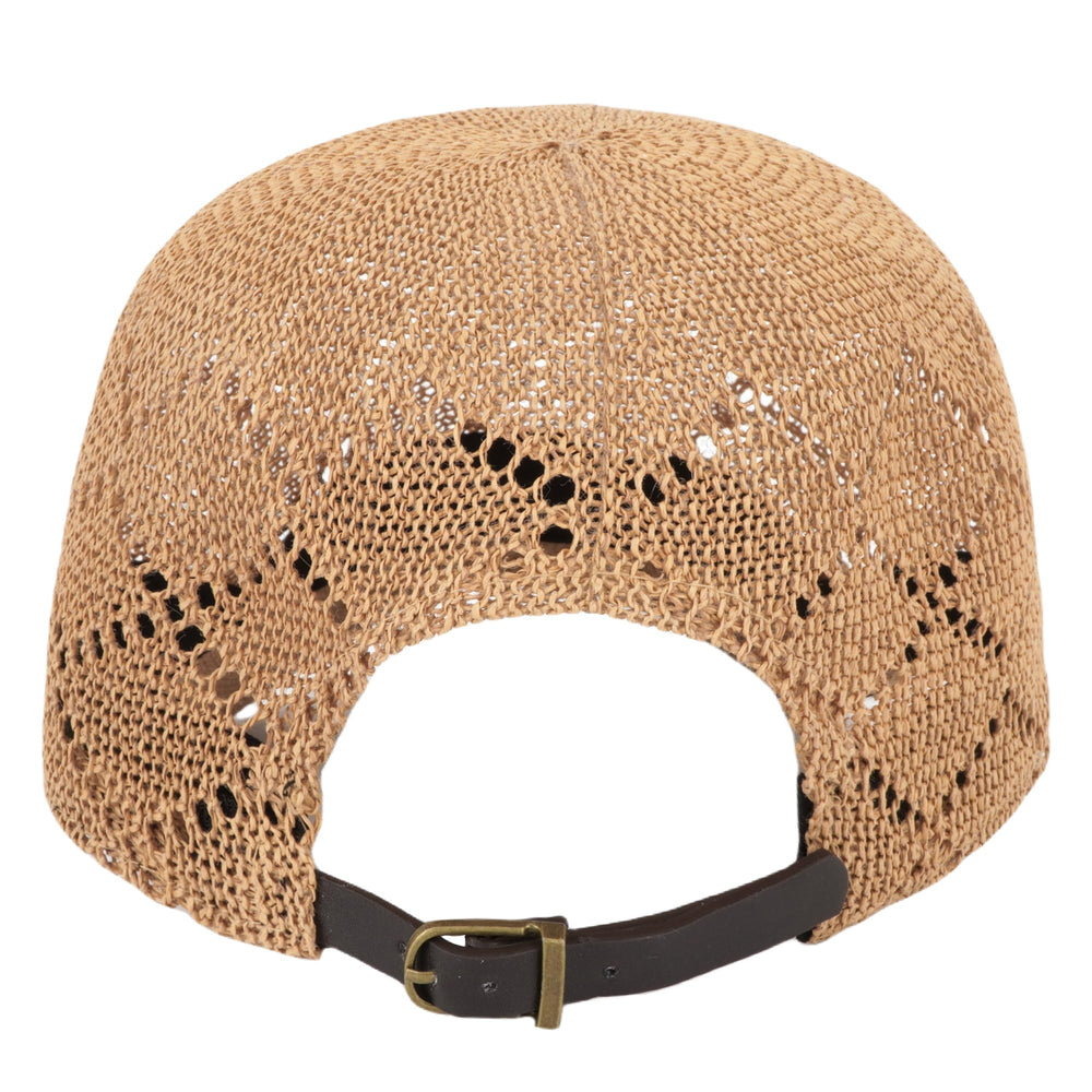 Aisi straw hat features breathable weave, ideal for hot summer days.