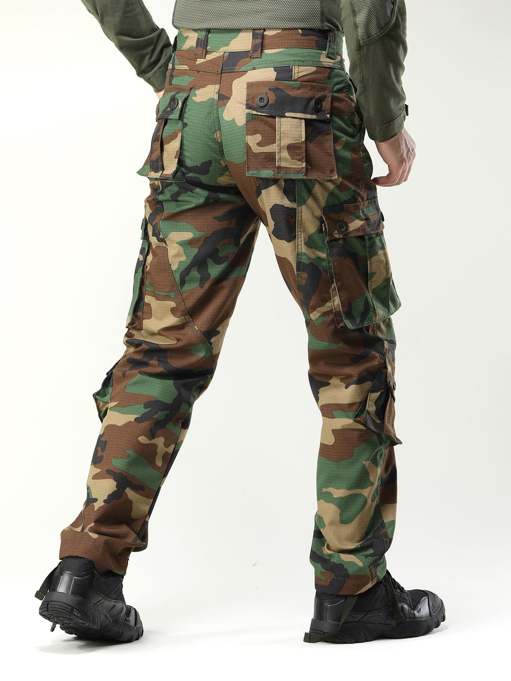 AKHIKING pocket close-up showing hands-free access and secure storage.