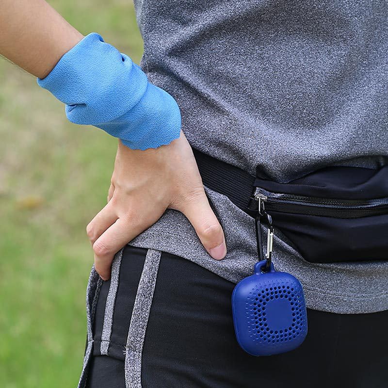 AKOAK towel features a stainless steel buckle for easy carrying.