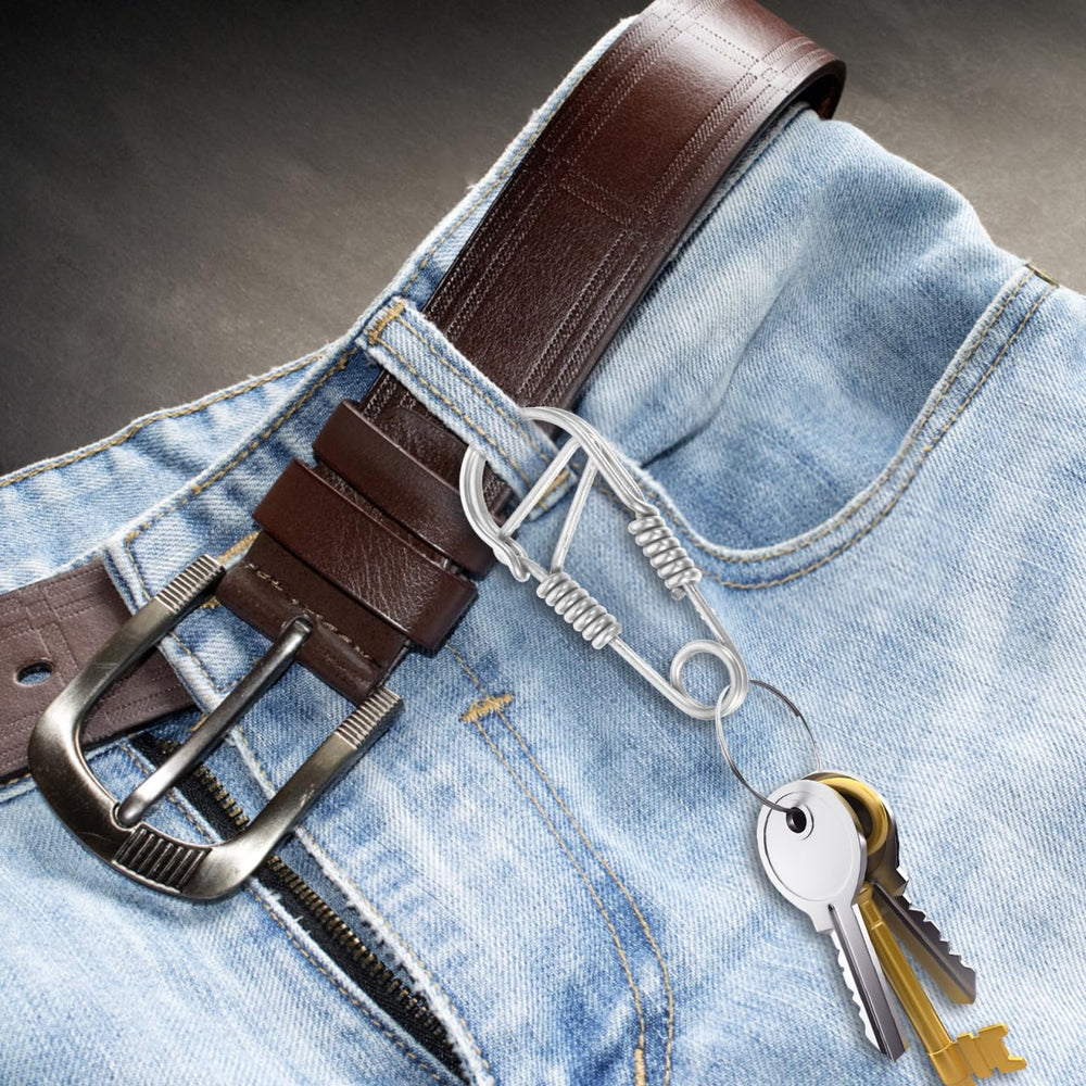 Alipis close-up of the secure snap clasp keeping keys in place