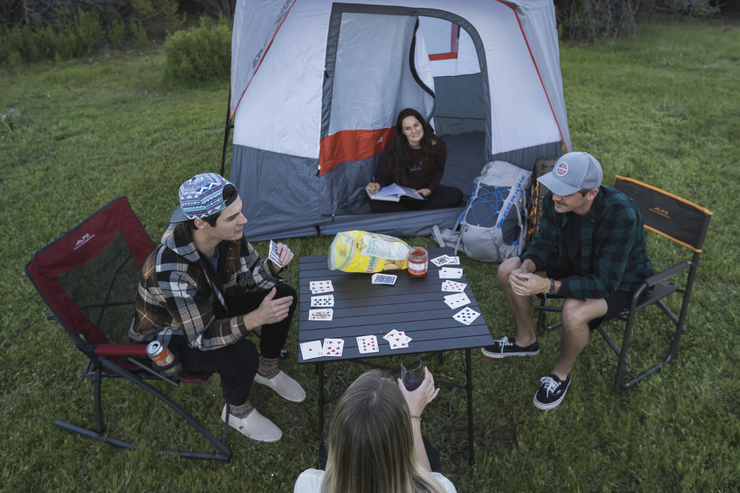 Roll-top design enables quick setup on the trail with the ALPS table.