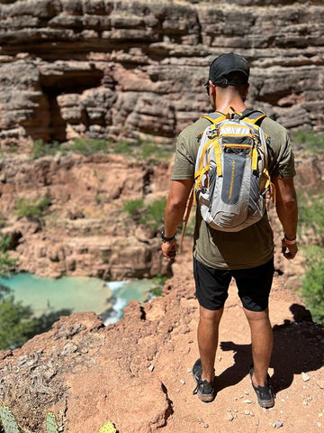 ALPS Mountaineering Hydro Trail 15L back view shows compact profile