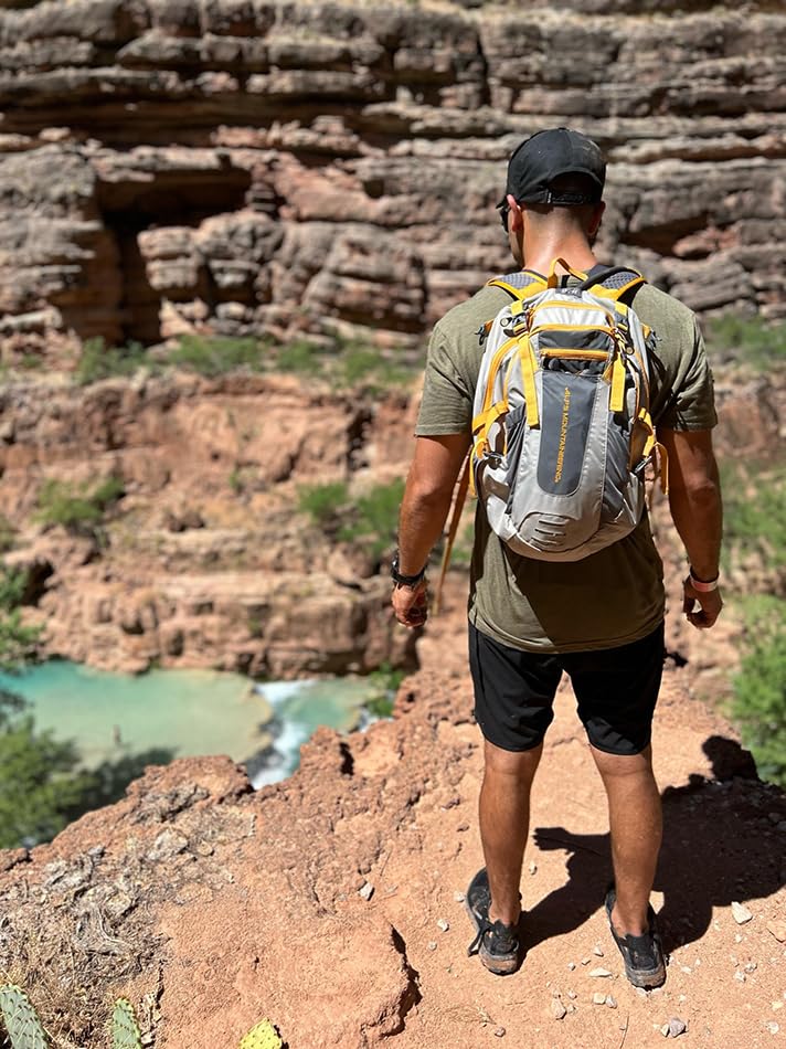 ALPS Mountaineering Hydro Trail 15L includes 3L reservoir for hydration