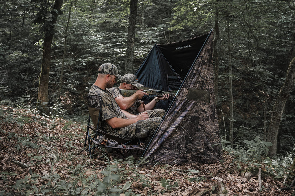 Center ground stake and tie-down stabilize the blind.