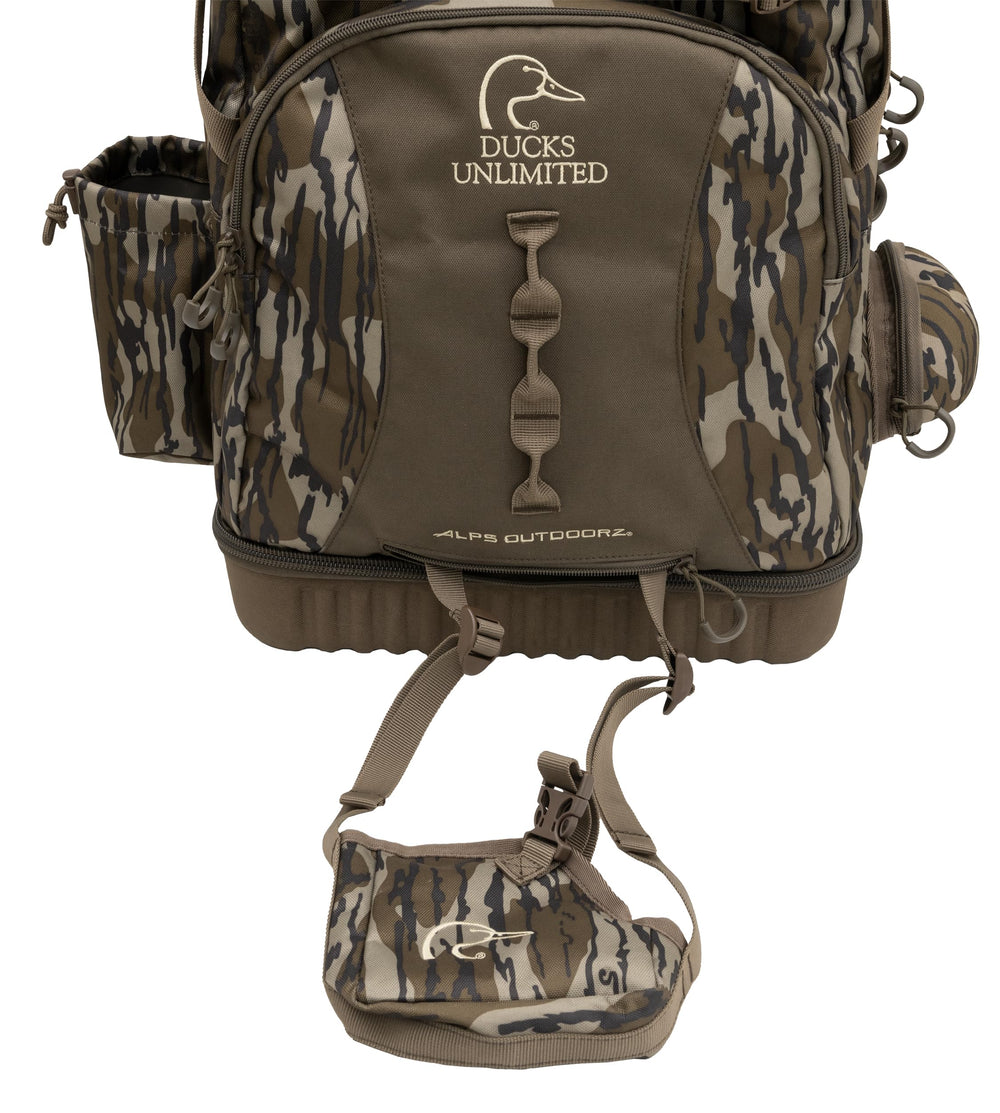 Airflow back panel supporting cooler comfort during long hunts.