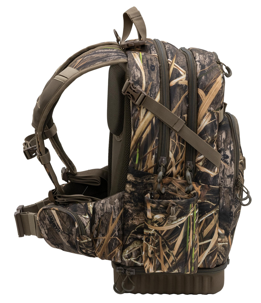 ALPS OutdoorZ Ducks Unlimited bag features a drop-down gun boot for hands-free transport.
