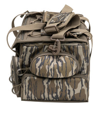 ALPS OutdoorZ Ducks Unlimited floating deluxe blind bag uses closed-cell foam resists absorption.
