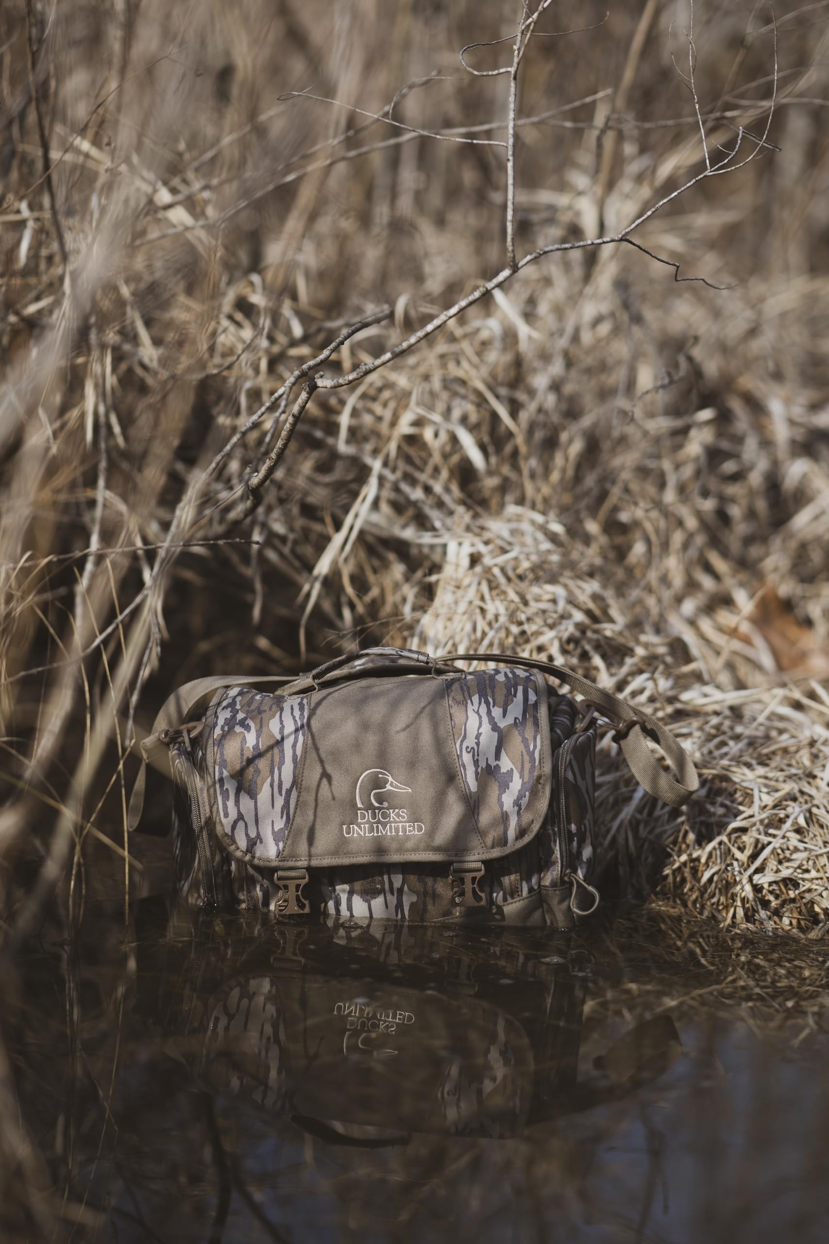 Carry handle on ALPS OutdoorZ Ducks Unlimited Floating Blind Bag for easy transport.