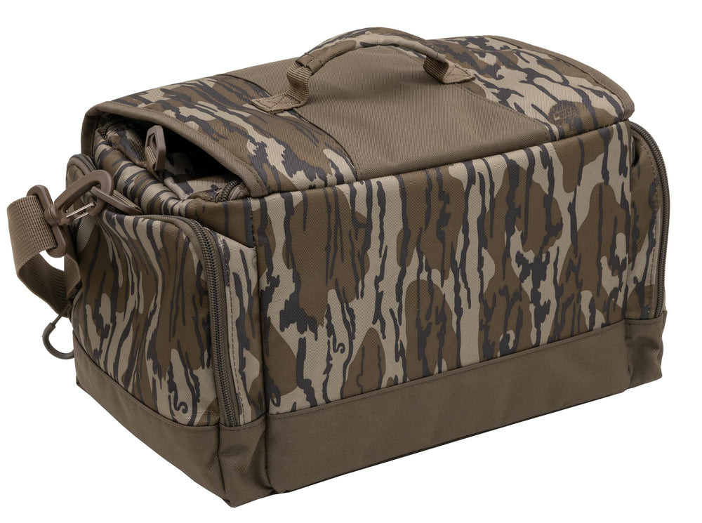 Interior divider on ALPS OutdoorZ Ducks Unlimited Floating Blind Bag keeps gear neatly organized.