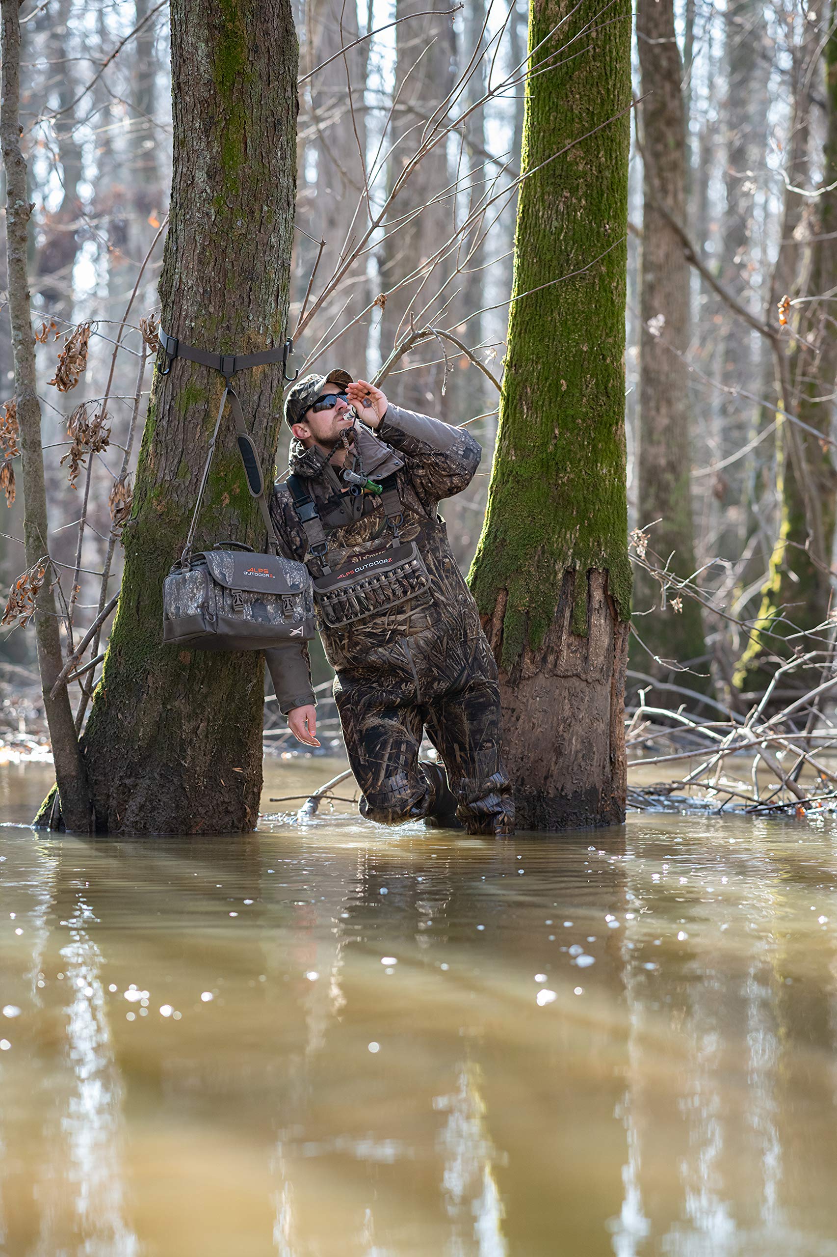 Non-absorbing foam keeps gear dry in wet field conditions.