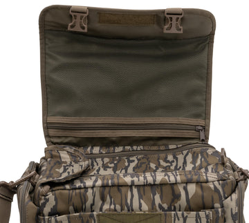Side pockets on ALPS OutdoorZ Ducks Unlimited Floating Blind Bag provide extra storage.