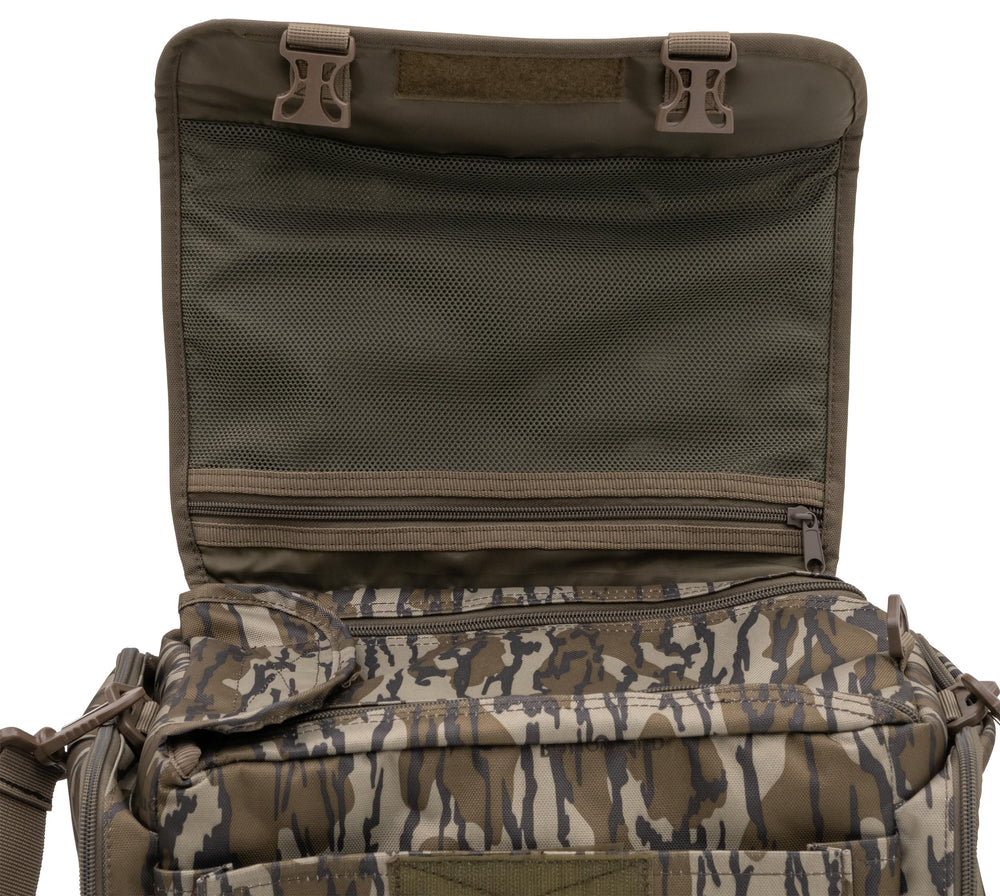 Side pockets on ALPS OutdoorZ Ducks Unlimited Floating Blind Bag provide extra storage.