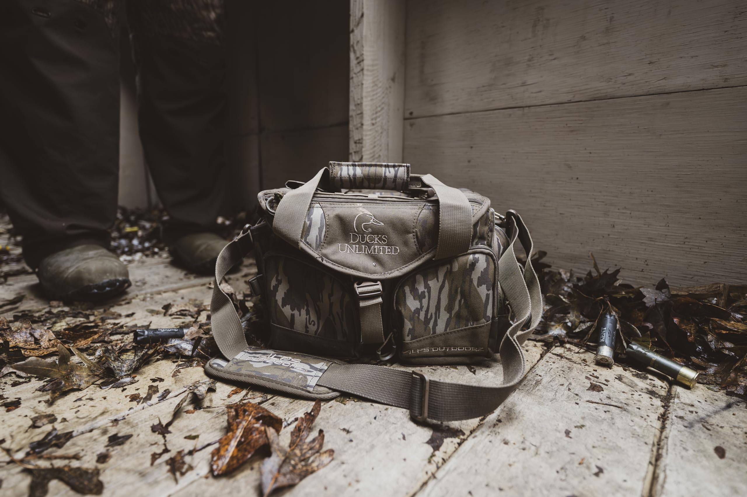 ALPS OutdoorZ Floating Deluxe Blind Bag rugged materials for mud and rain