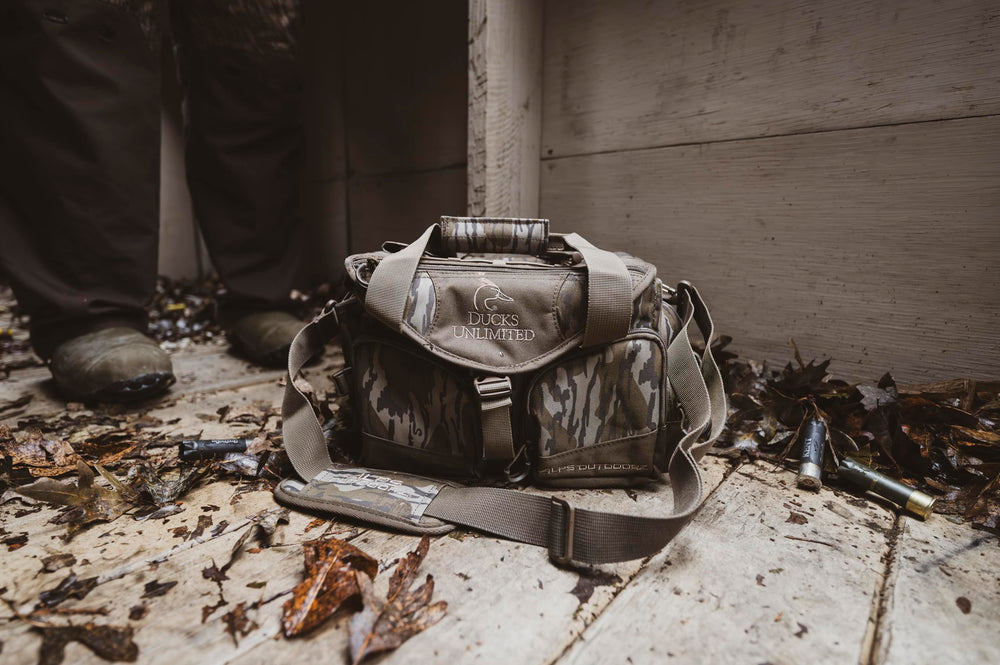 ALPS OutdoorZ Floating Deluxe Blind Bag rugged materials for mud and rain