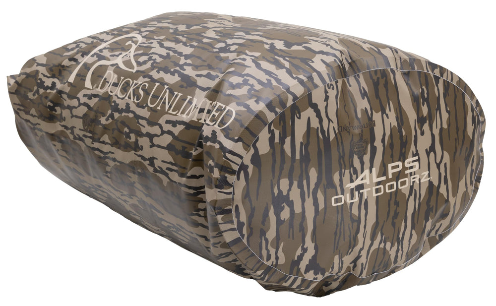 Roll-top closure seals water, keeping gear bone-dry in wet conditions.