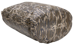 Roll-top closure seals water, keeping gear bone-dry in wet conditions.