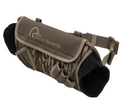 ALPS OutdoorZ fleece-lined interior emphasizes soft warmth around the wrists during hunts.