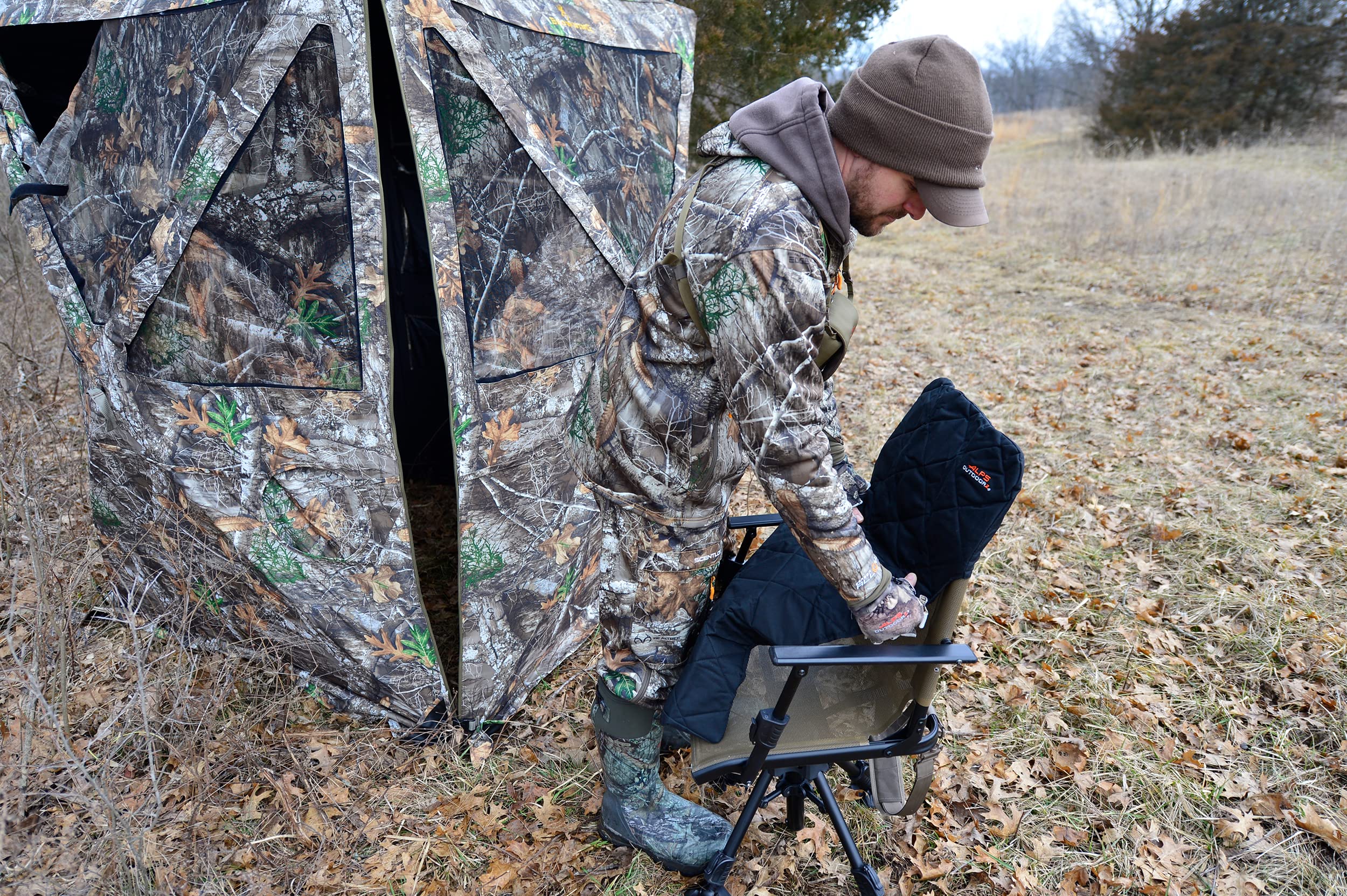 Close-up of 600D fabric and insulation in Stealth Hunter Seat Cover.