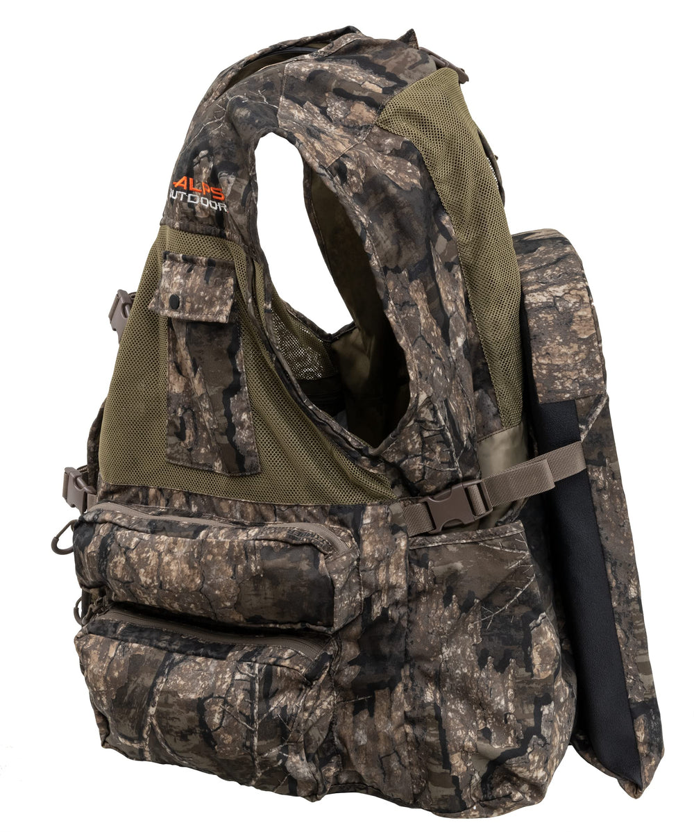 ALPS OutdoorZ three striker pockets keep extra strikers handy.