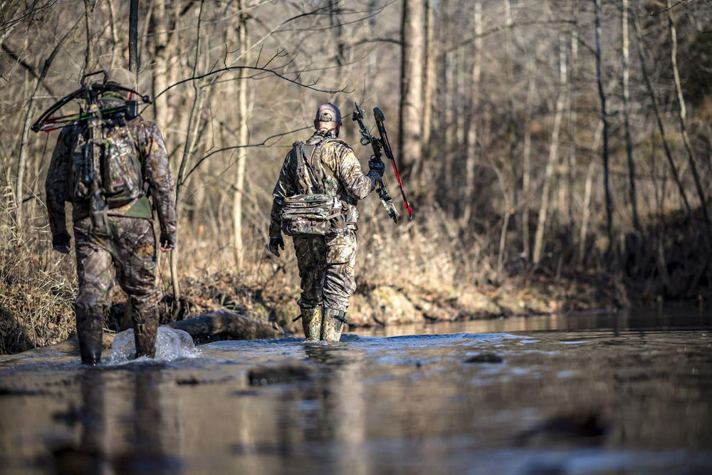 ALPS Pathfinder hydration-ready design supports on-the-go water during hunts.
