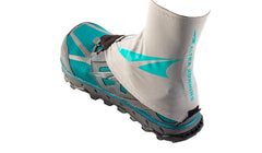 ALTRA Trail Gaiter Grey/Teal front view shields feet from debris on trails