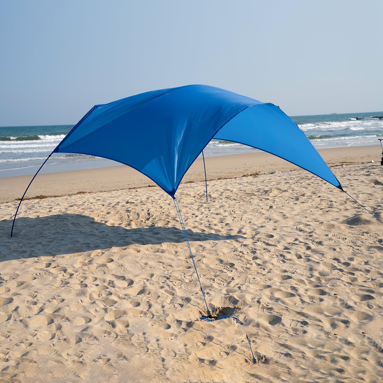 ALYCASO 78 sq ft shade covers 1–3 people comfortably.