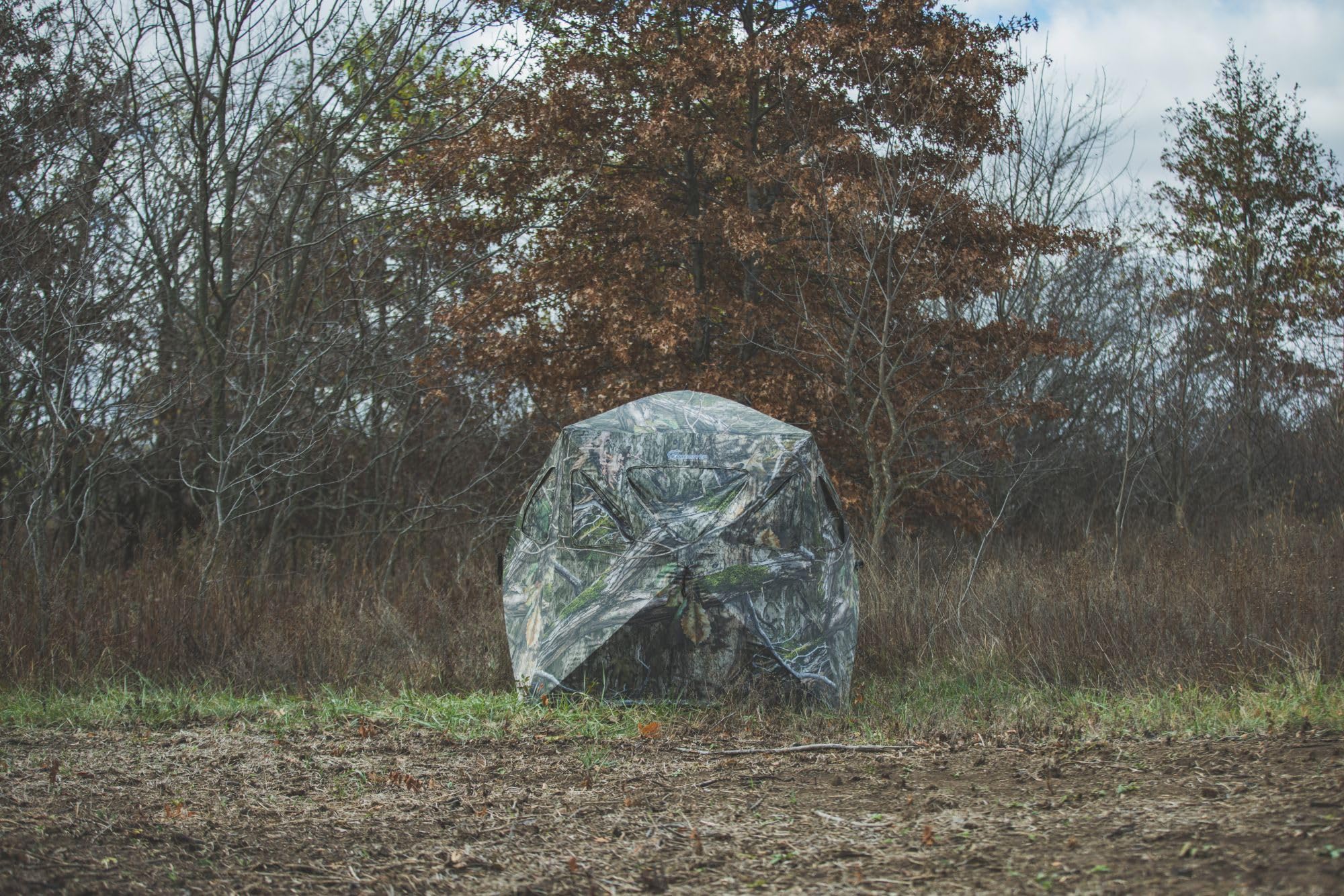 Nine camo-mesh windows offer flexible shooting opportunities