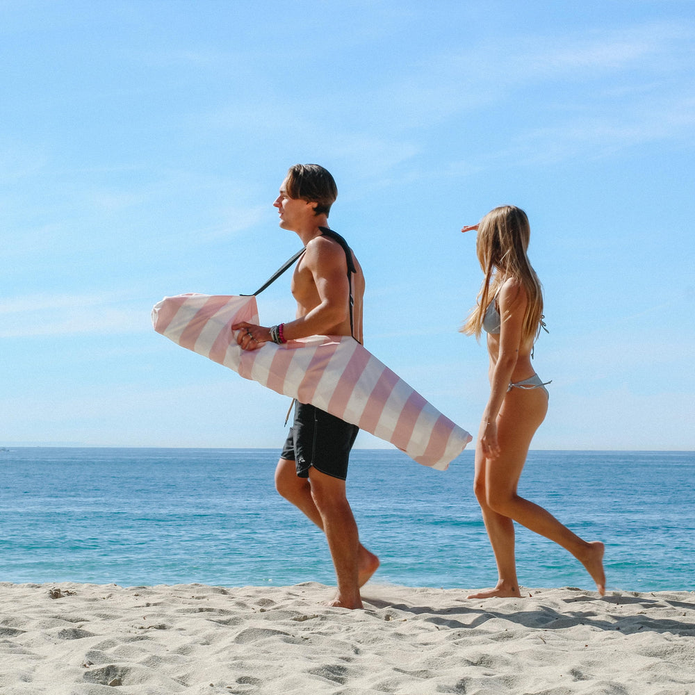 AMMSUN Beach Cabana carry-bag features a shoulder strap for easy transport to the shore.