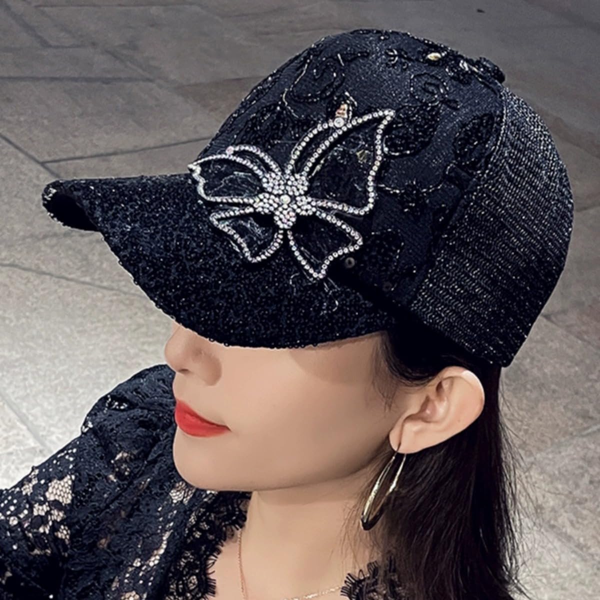 ANKOMINA cap in sunlit scene highlights shade and casual style.