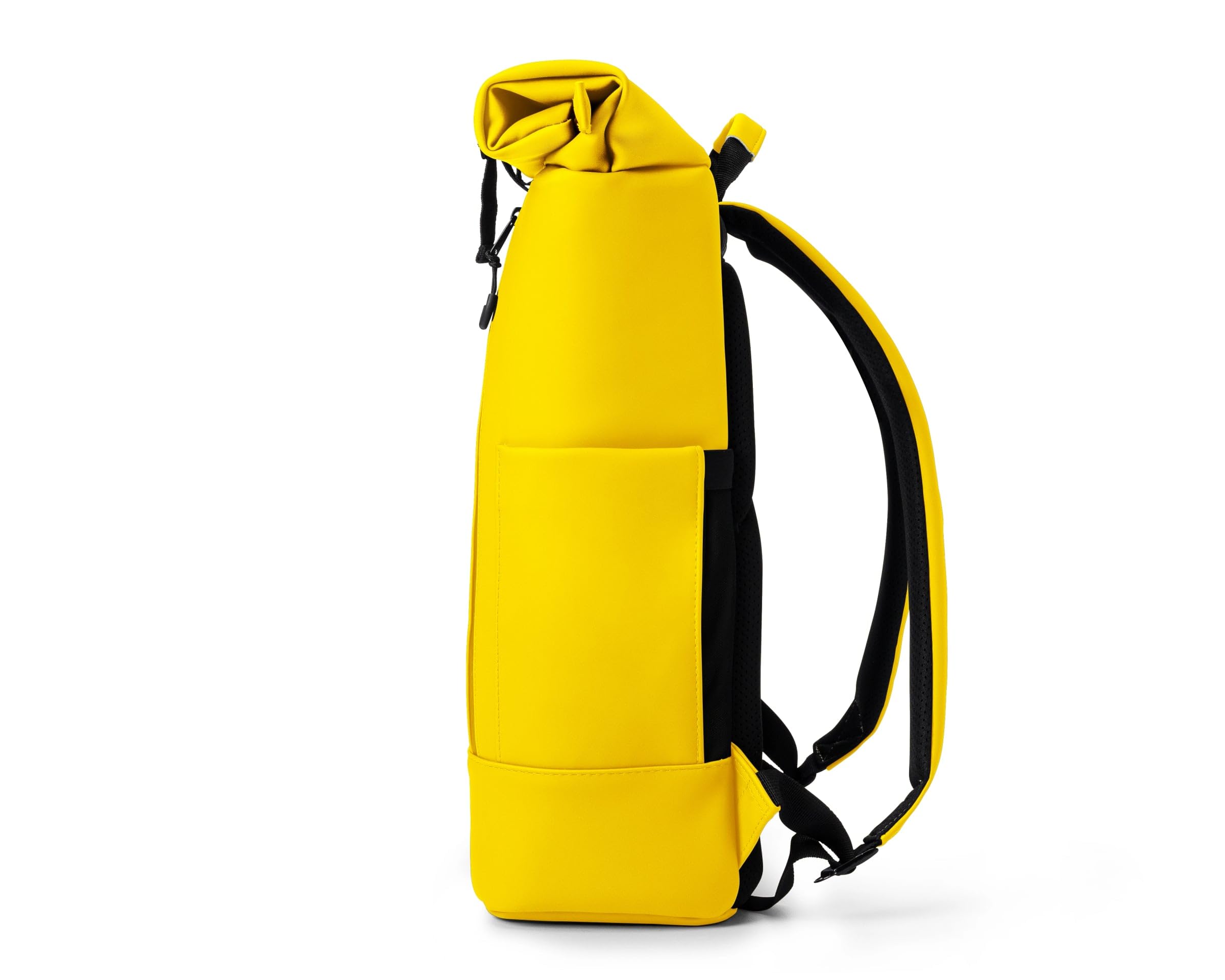 AO Coolers Nomad dual side pockets keep snacks within easy reach.