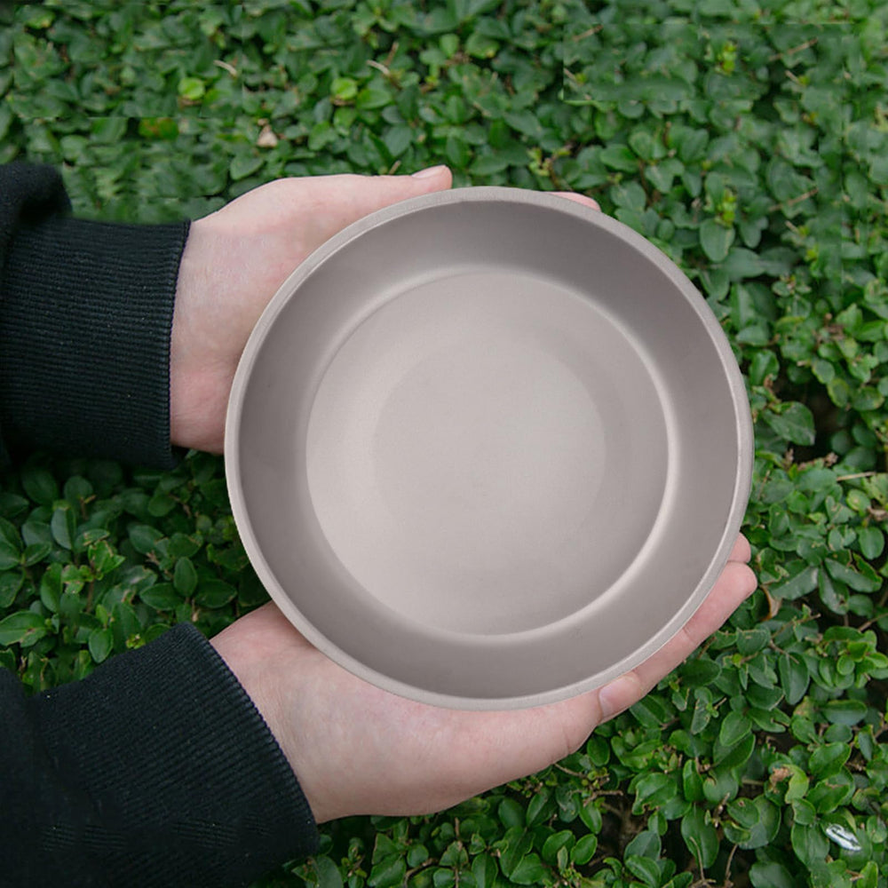 Easy-clean titanium surface of Aomiun camping plate set