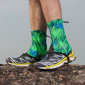AONIJIE gaiters top elastic band and bottom snap secure placement.