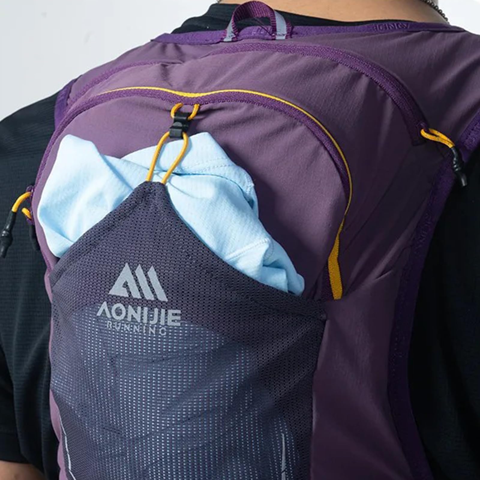 AONIJIE ultra-lightweight vest minimizes bounce for a smoother run