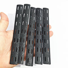 APPLUSGEAR slim-design polymer rail – comfortable handling in tight spaces.