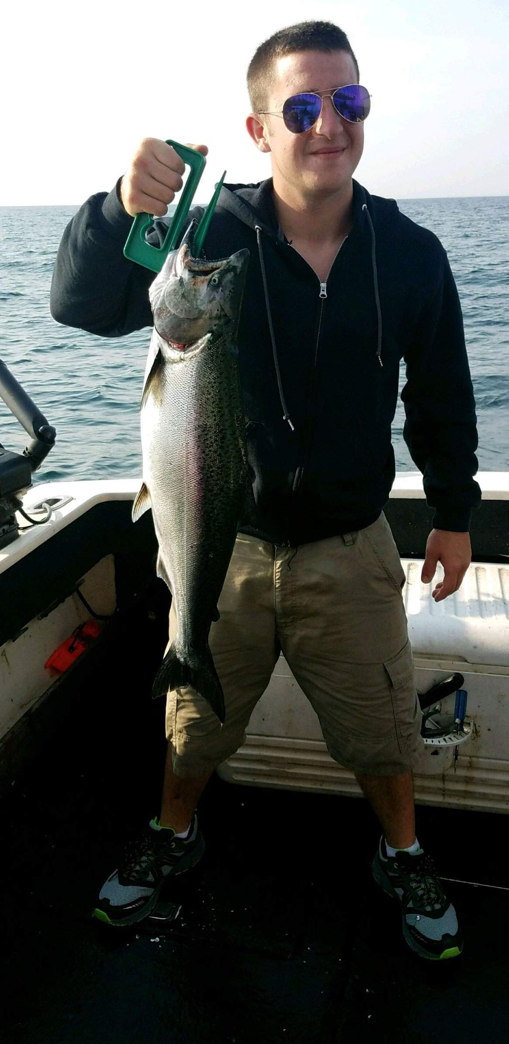 APSI DaHook 100 lb capacity supports bigger fish without crowding.