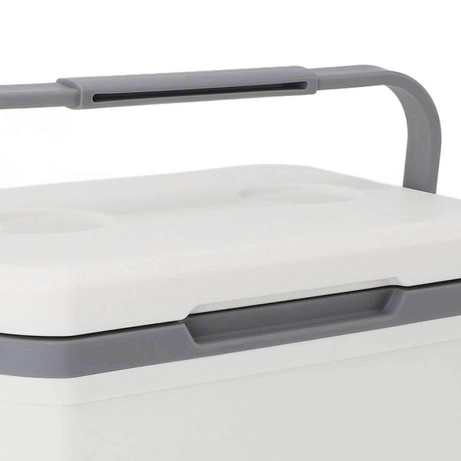 Aqur2020 compact hard-shell construction resists impact on road trips.