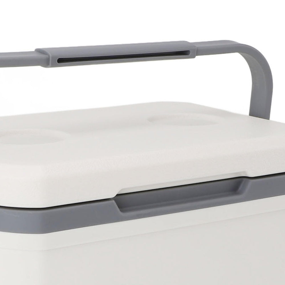 Aqur2020 compact hard-shell construction resists impact on road trips.