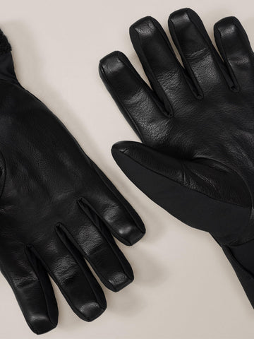 Arc'teryx Venta GTX Glove goat leather palm boosts durability and grip during wet activities.