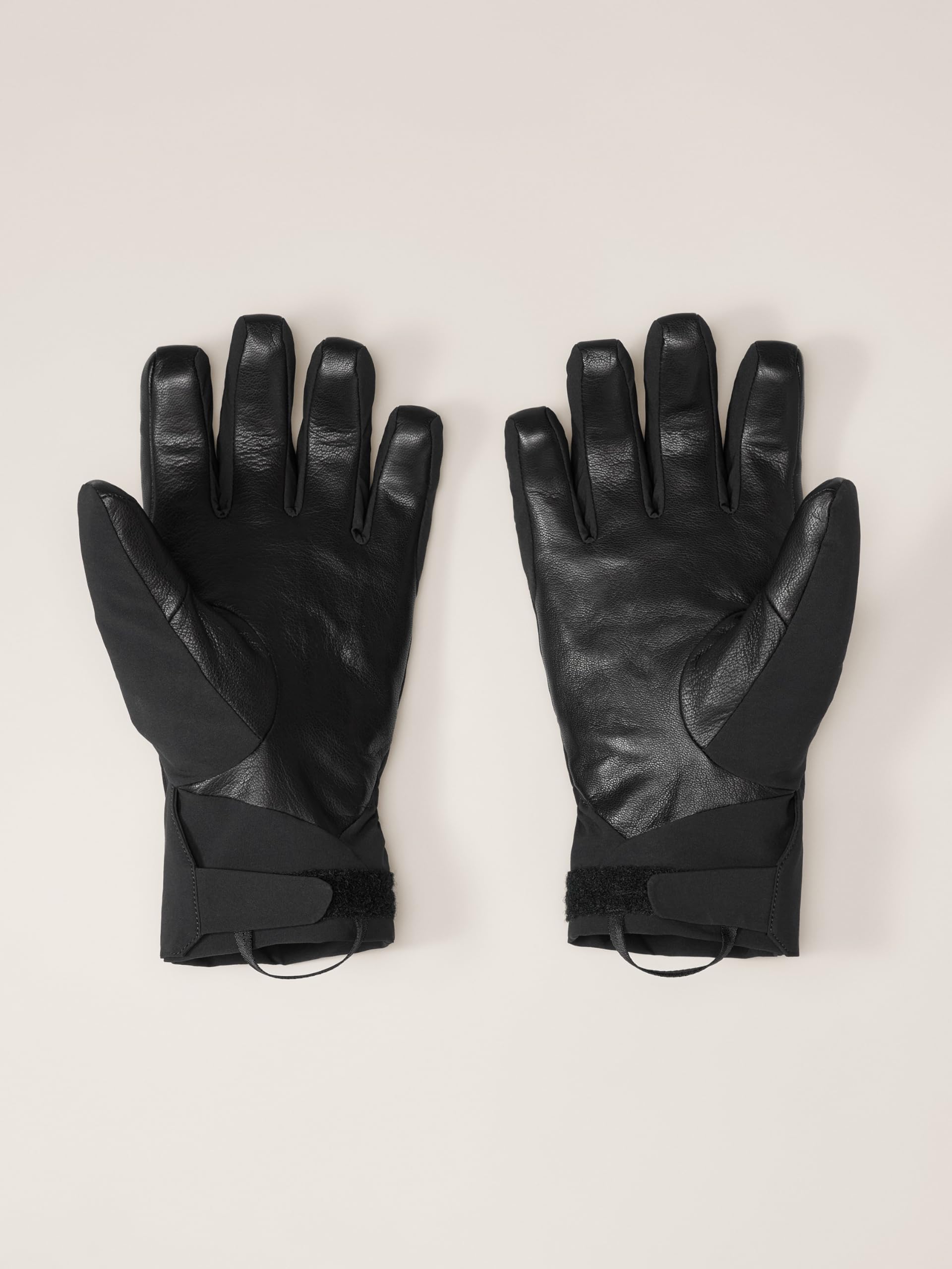Arc'teryx Venta GTX Glove windproof-softshell design enables comfortable movement in gusty weather.