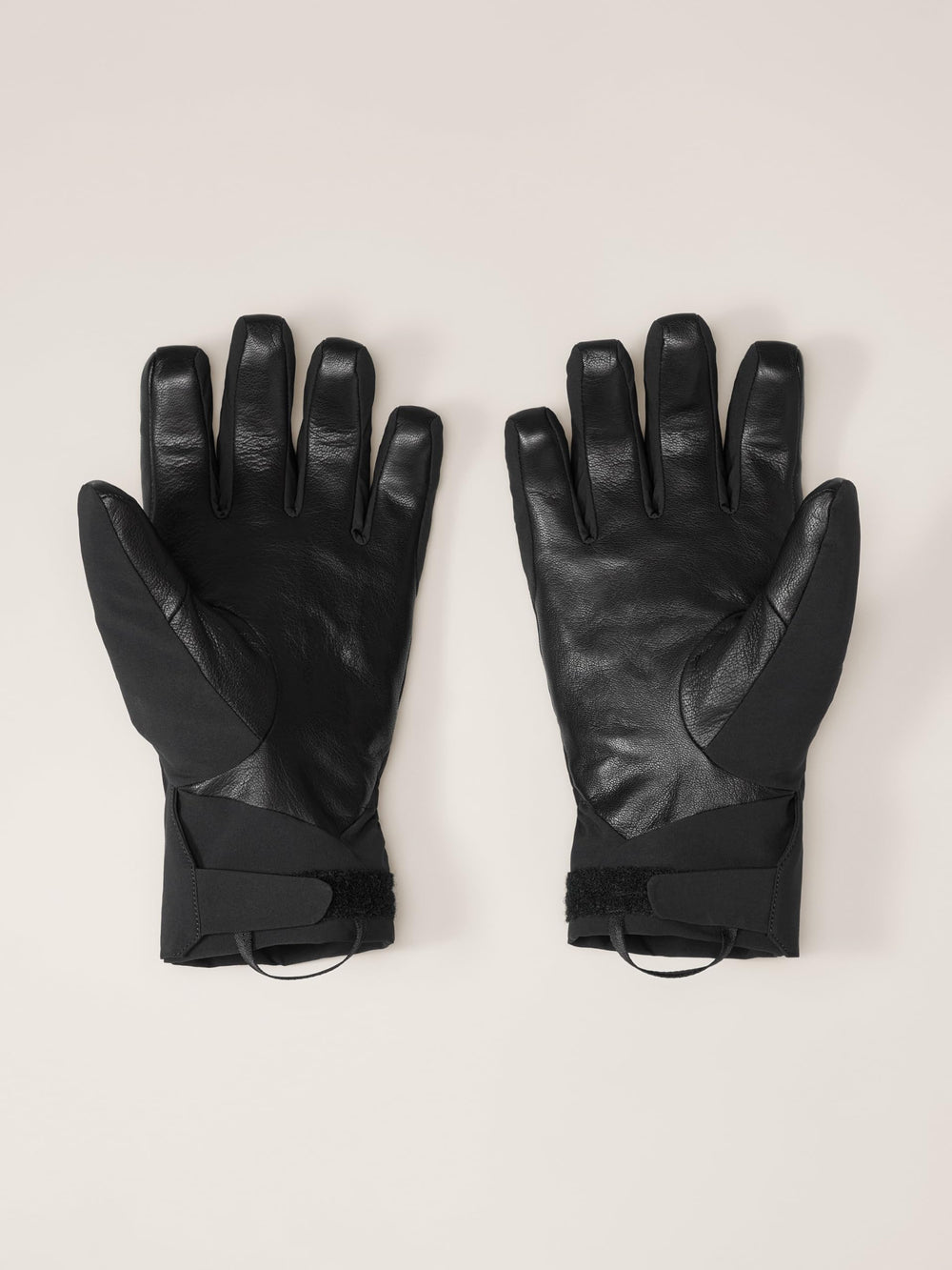 Arc'teryx Venta GTX Glove windproof-softshell design enables comfortable movement in gusty weather.