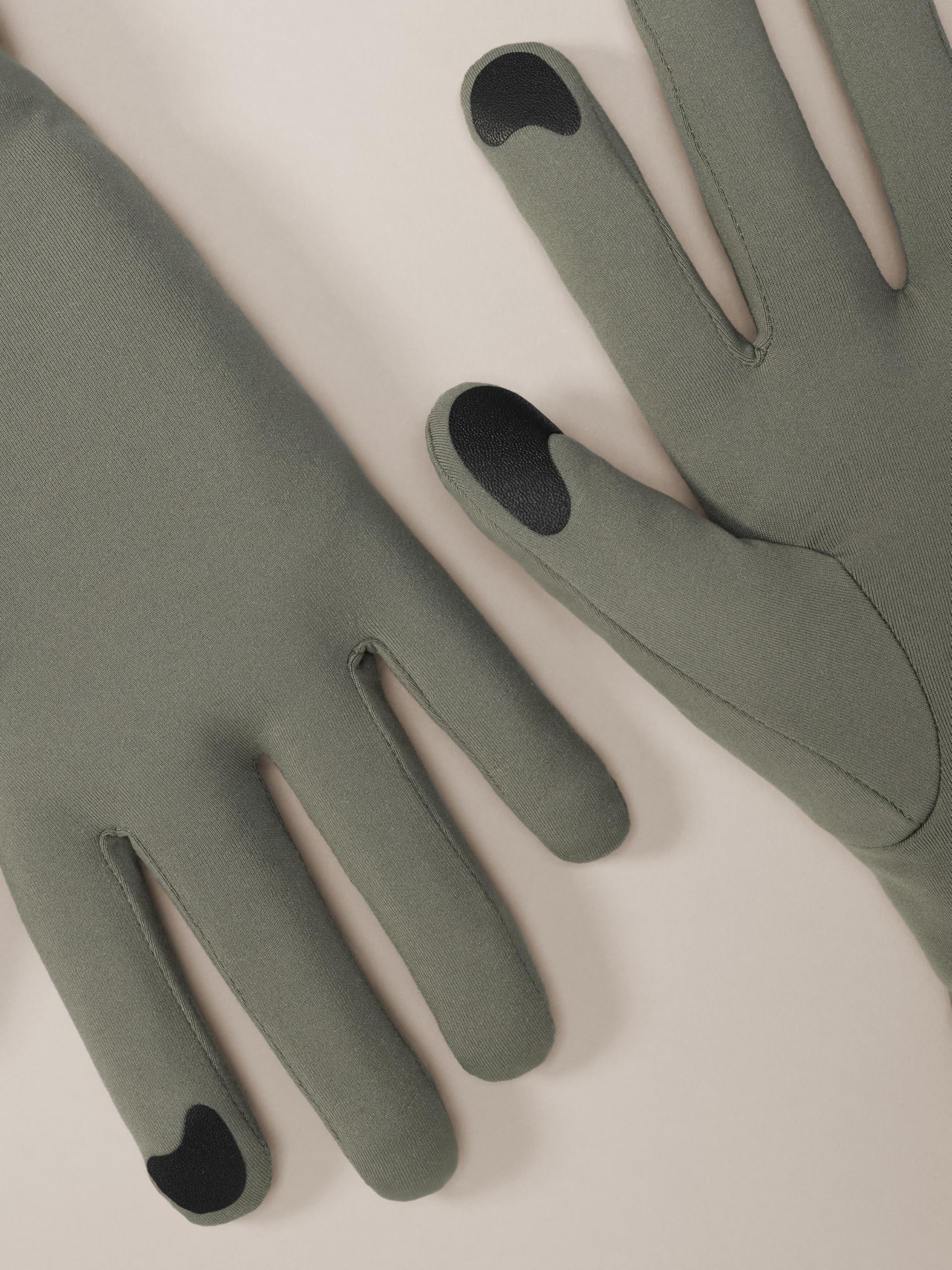 Arc'teryx Rho Glove stretchy fabric offers freedom of movement.