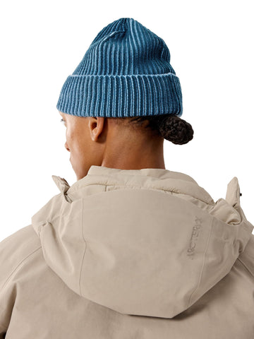 Arc'teryx Ribbed Toque knit detail emphasizes chunky warmth for winter treks