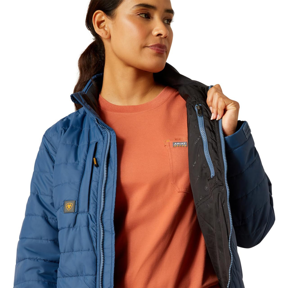 Water-repellent ARIAT Rebar jacket shields you in drizzles.