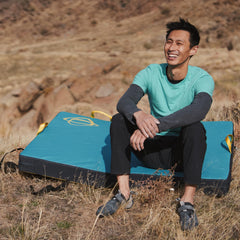 Asana Focus Crash Pad cross-section with open- and closed-cell foam for cushioning.