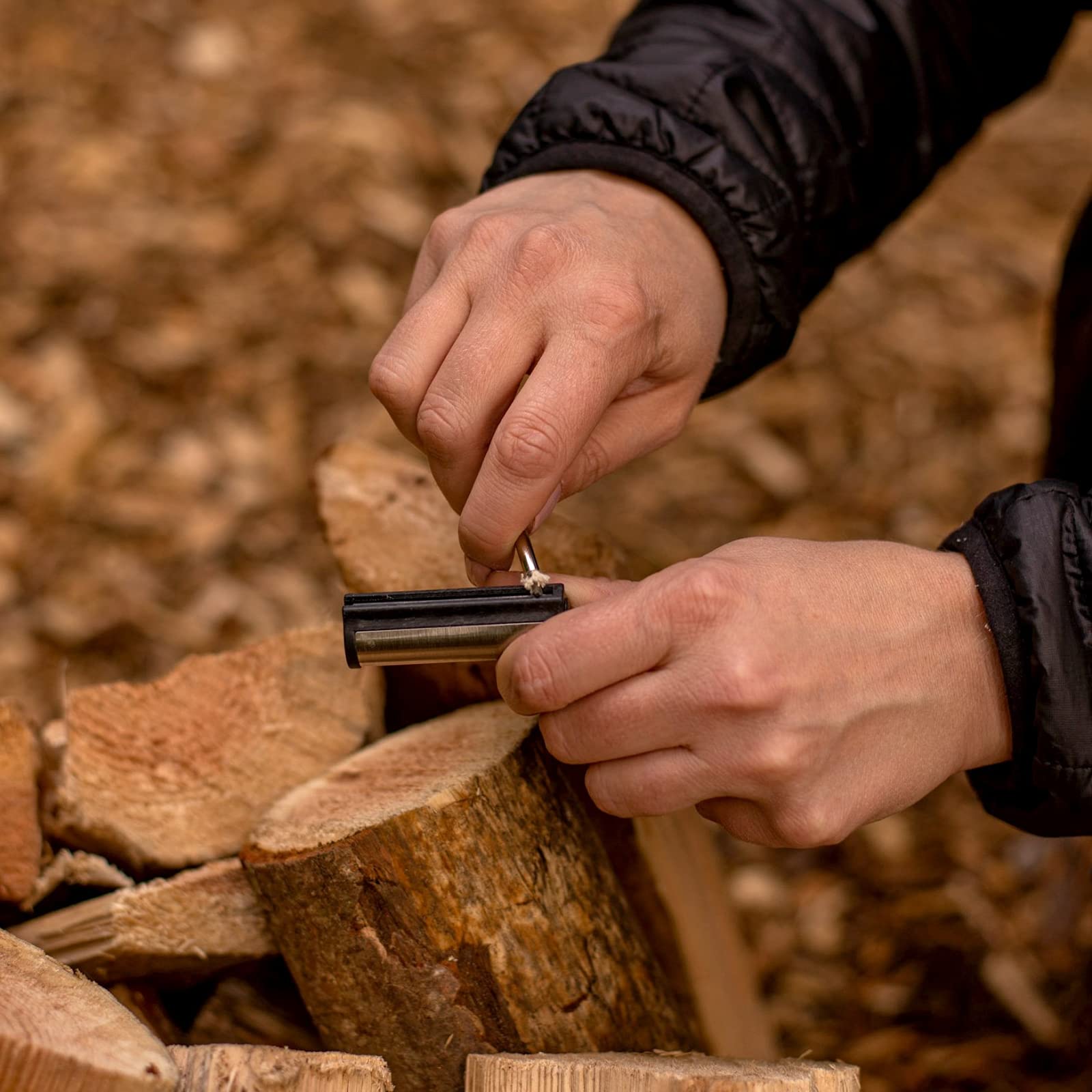 ASR Outdoor magnesium rod strike action captured for dependable sparks