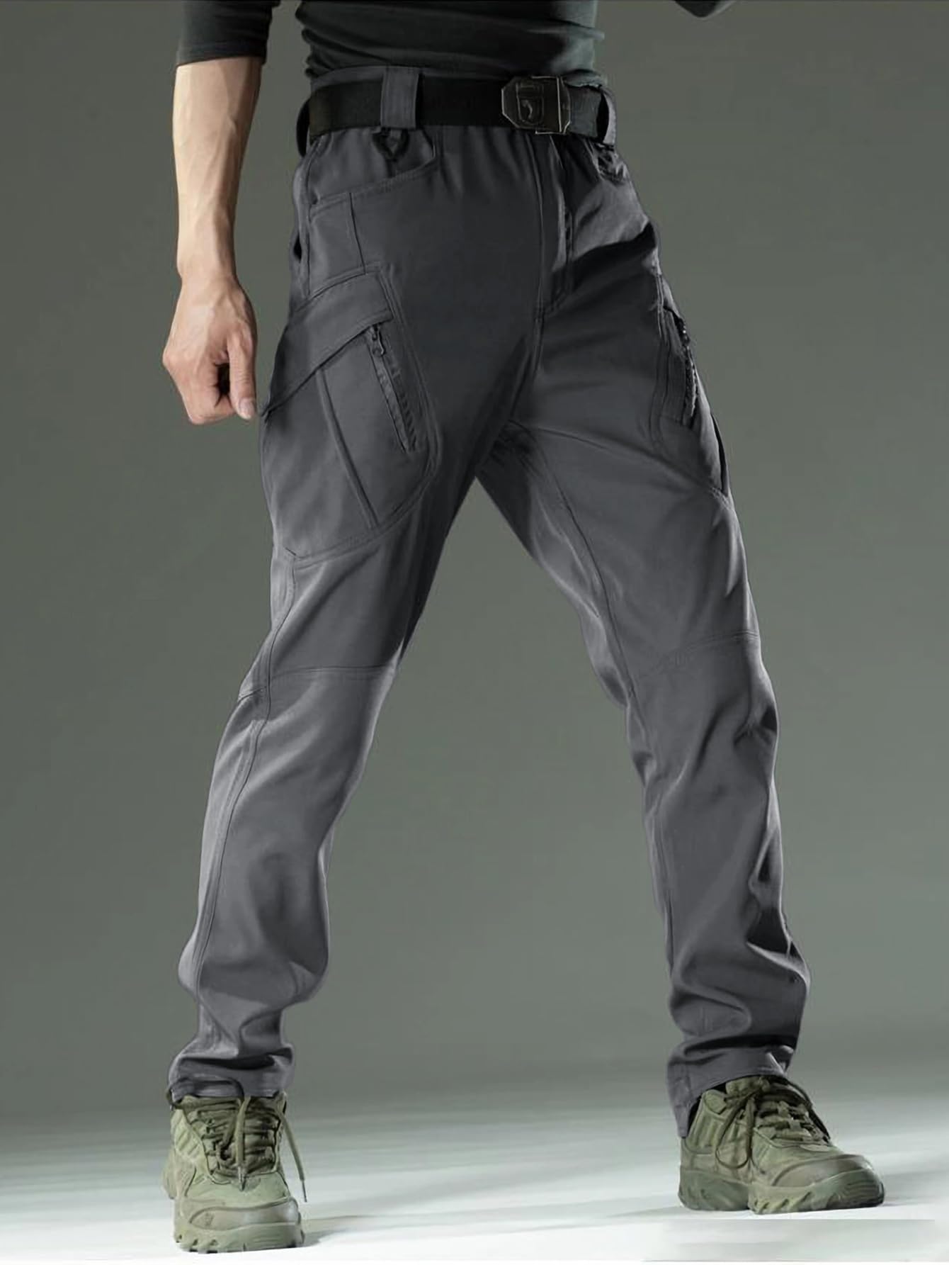 AUTIWITUA lightweight and flexible pants ideal for travel and outdoor activities.