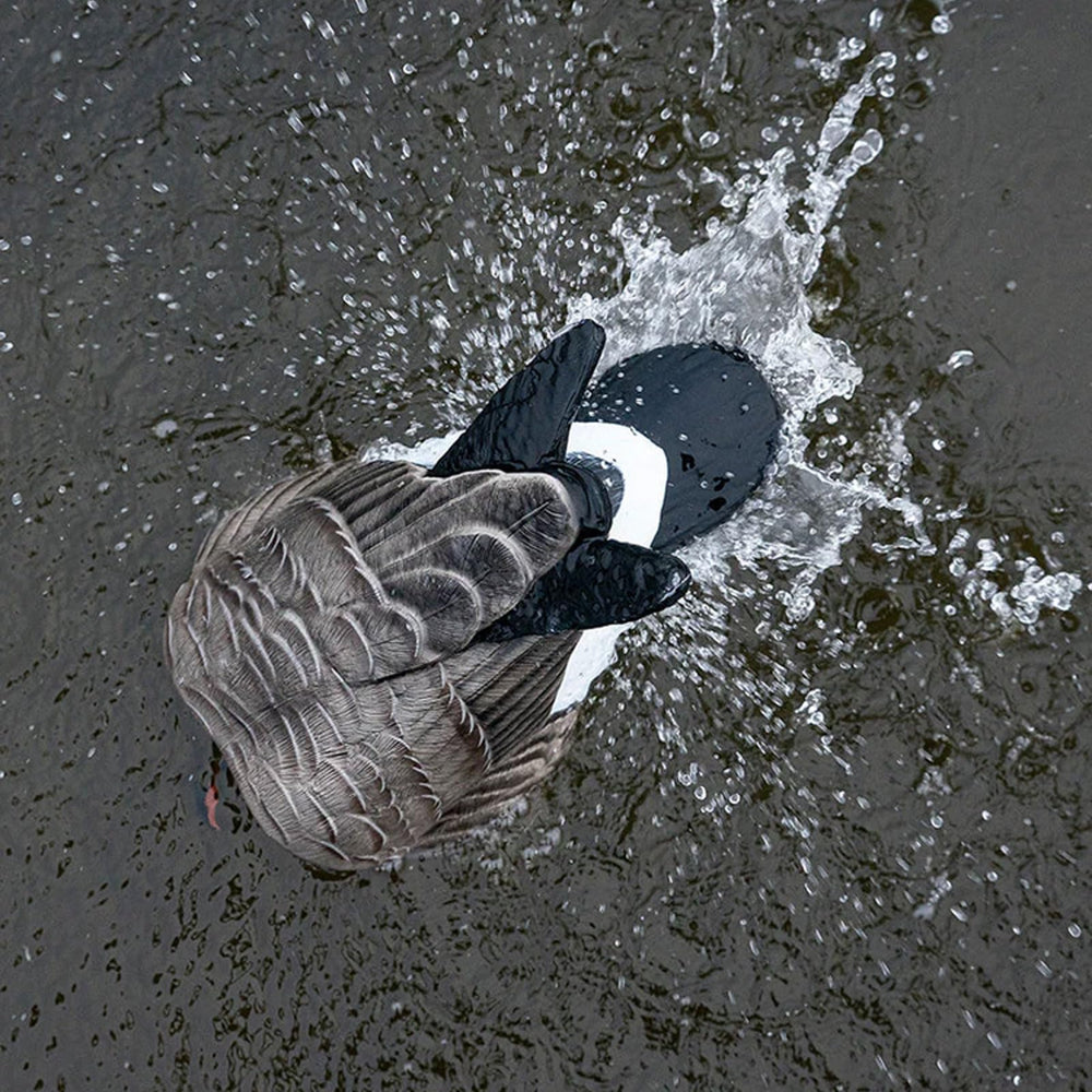 Avery GHG Finisher Spitter butt-up design enhances realism in the spread