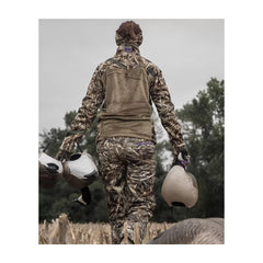 Avery GHG Hunter RealMotion stakes add subtle movement for lifelike field displays