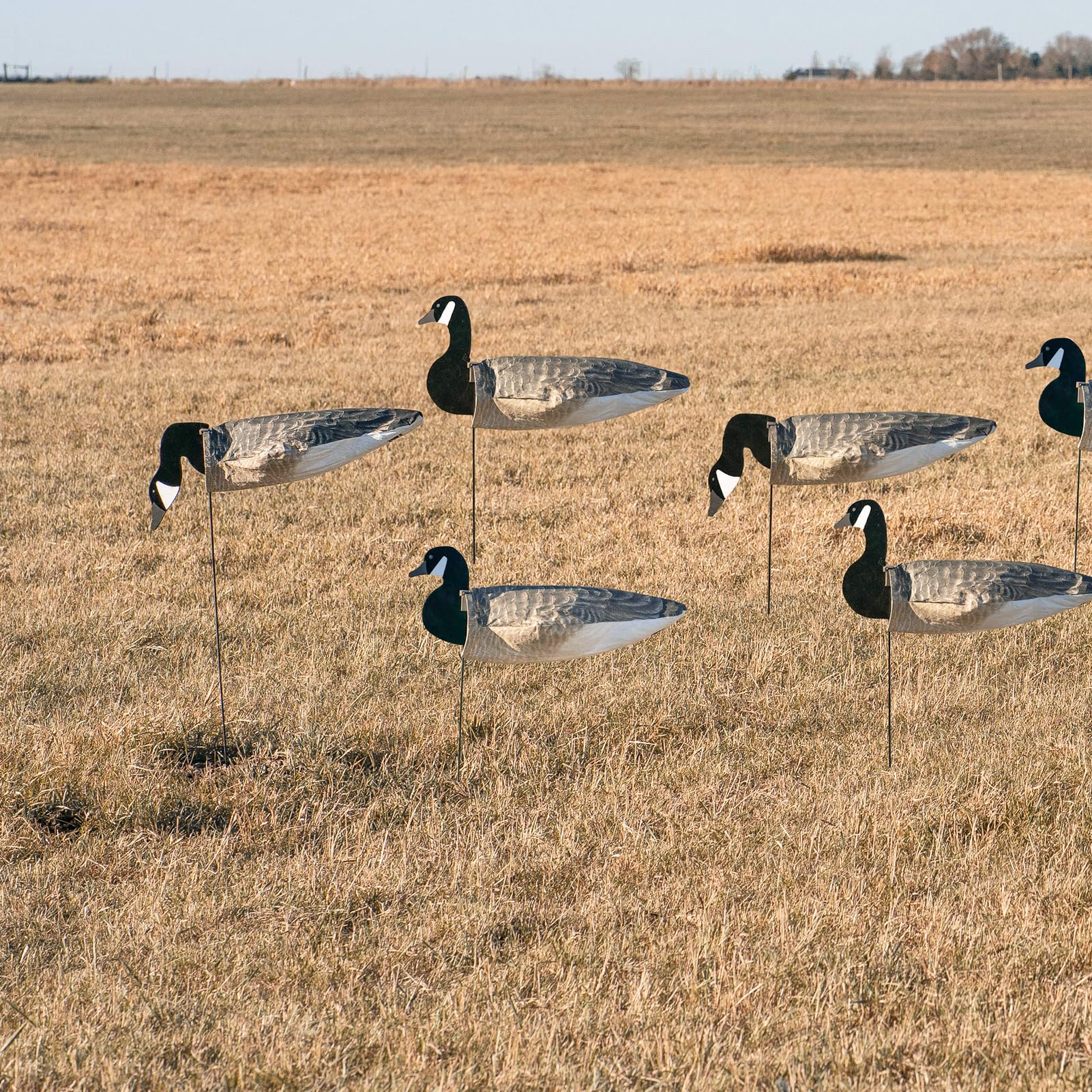 Avery GHG wind decoys quick-set stakes enable fast, easy field setup